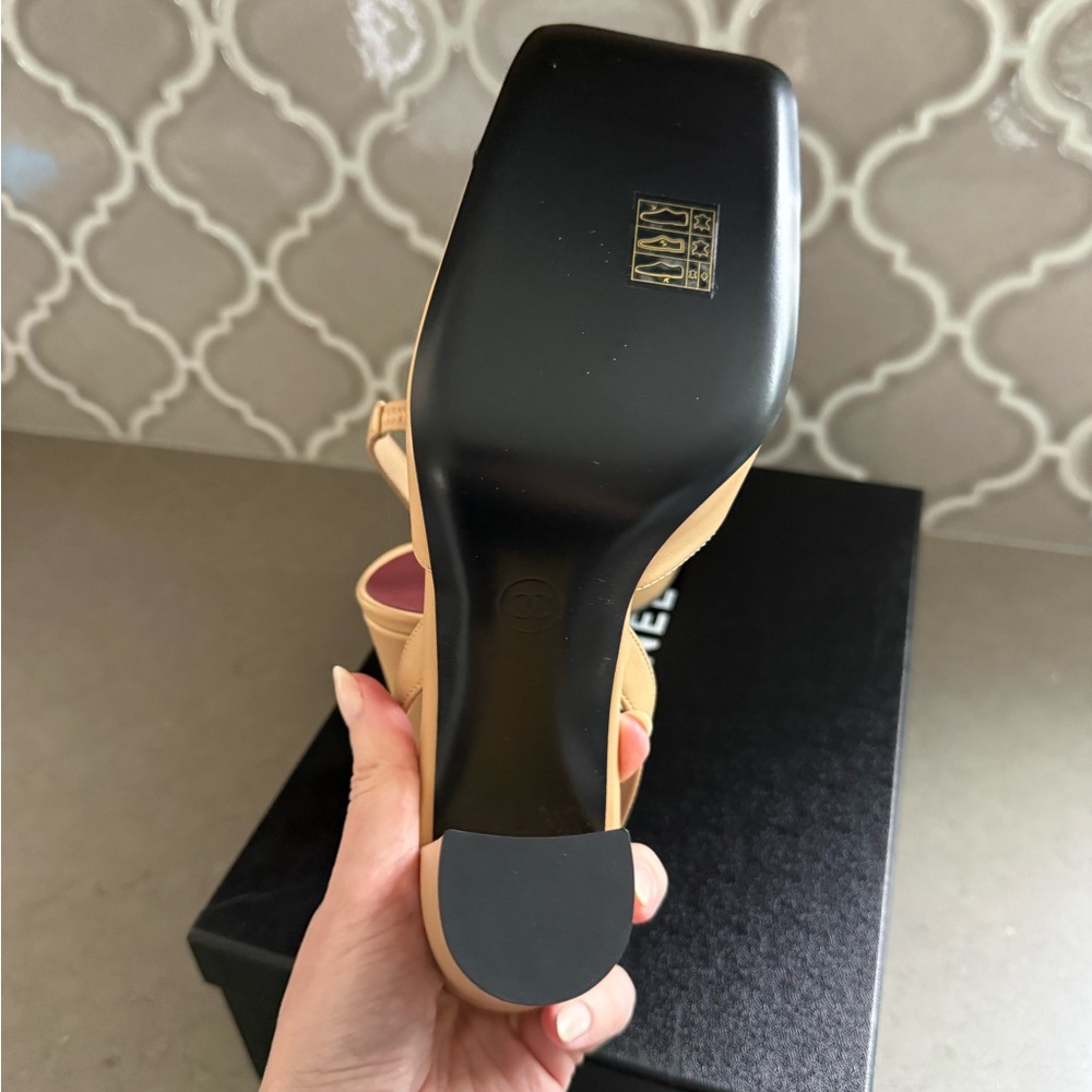 BNWT Chanel 26S Lambskin & Patent Calfskin Beige/Black Slingback Shoes Size 39 - Picture 10 of 11